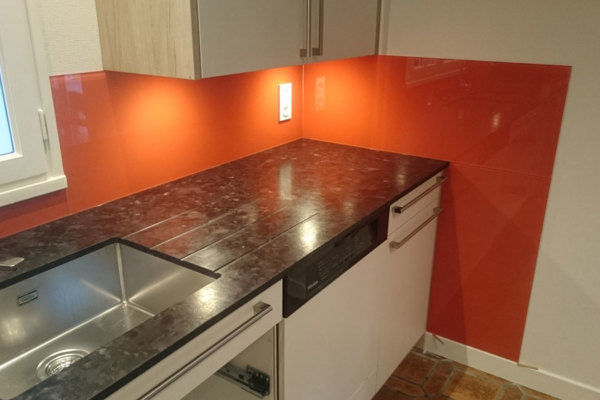 Crédence de cuisine en verre laqué orange